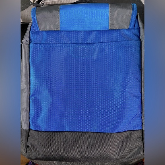 LL BEAN. Never used. Small messenger bag. - Picture 2 of 3